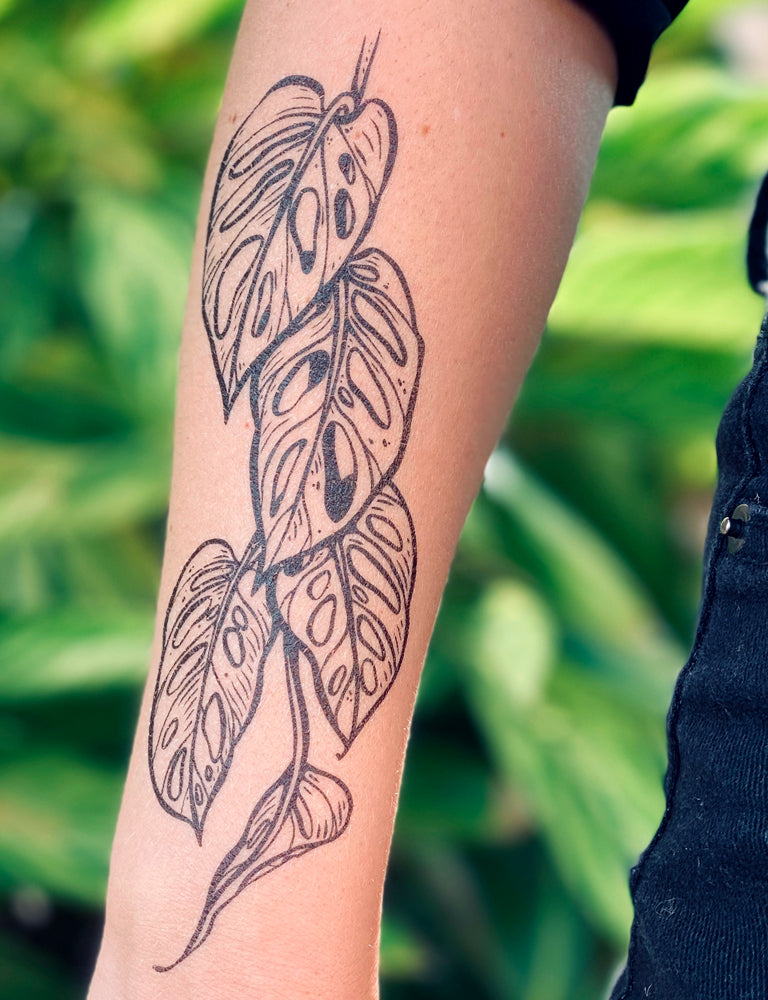 Vase with monstera leaves  Tattoogridnet